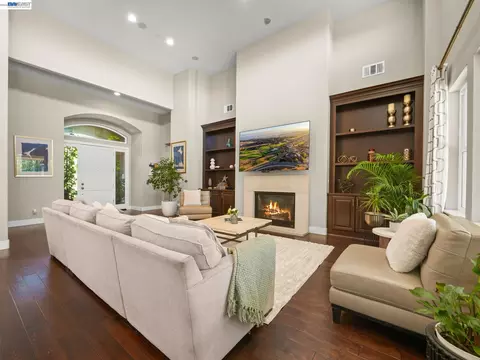 Living - 65 Stonebrae Rd, Hayward, CA 94542 photo 5 of 5