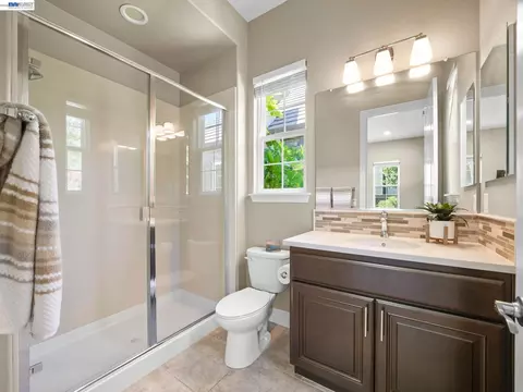 Bath - 65 Stonebrae Rd, Hayward, CA 94542 photo 4 of 5