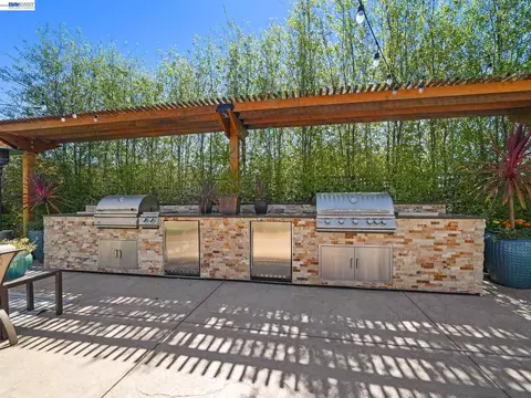 Kitchen - 65 Stonebrae Rd, Hayward, CA 94542 photo 5 of 5