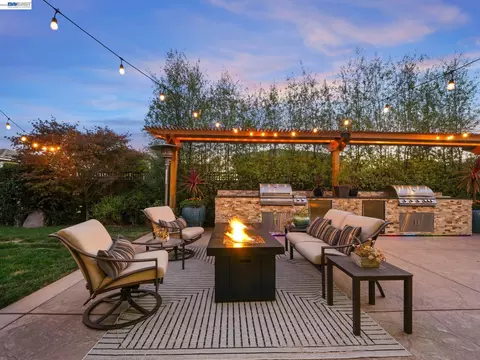 Exterior - 65 Stonebrae Rd, Hayward, CA 94542 photo 23 of 30