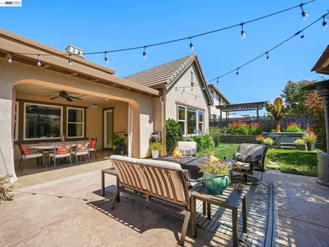 Exterior - 65 Stonebrae Rd, Hayward, CA 94542 photo 14 of 30