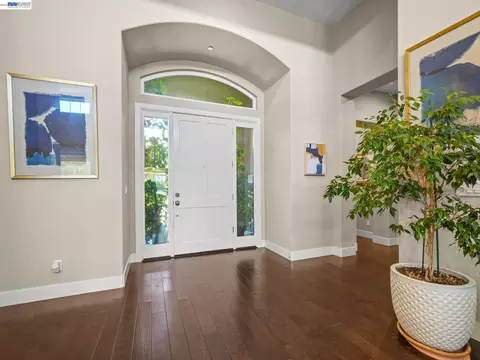 Entry Way - 65 Stonebrae Rd, Hayward, CA 94542 photo 2 of 4