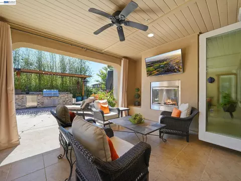 Exterior - 65 Stonebrae Rd, Hayward, CA 94542 photo 11 of 30