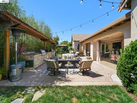 Exterior - 65 Stonebrae Rd, Hayward, CA 94542 photo 13 of 30