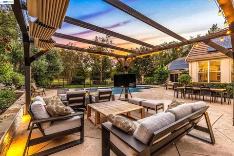 Exterior - 3019 E Ruby Hill Dr, Pleasanton, CA 94566 photo 8 of 10