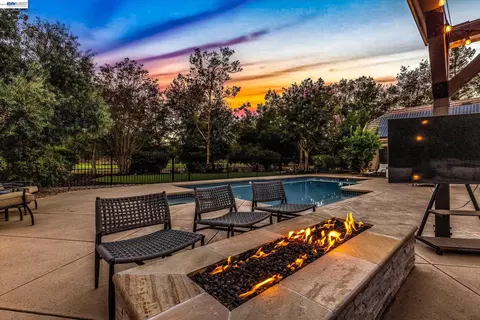 Exterior - 3019 E Ruby Hill Dr, Pleasanton, CA 94566 photo 9 of 10