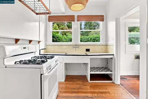 Kitchen - 1117 El Dorado, Vallejo, CA 94590 photo 1 of 3