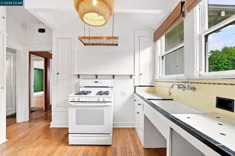 Kitchen - 1117 El Dorado, Vallejo, CA 94590 photo 3 of 3