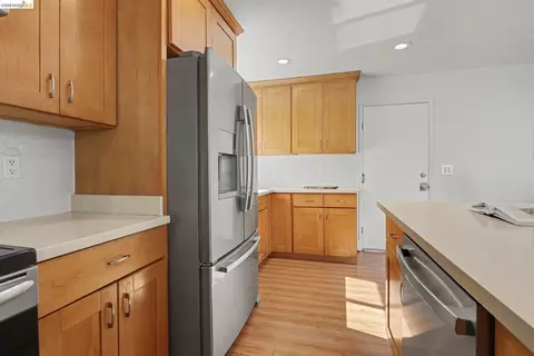 Kitchen - 545 E Arques Ave, Sunnyvale, CA 94085 photo 3 of 3
