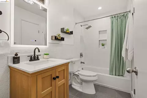 Bath - 545 E Arques Ave, Sunnyvale, CA 94085 photo 3 of 3