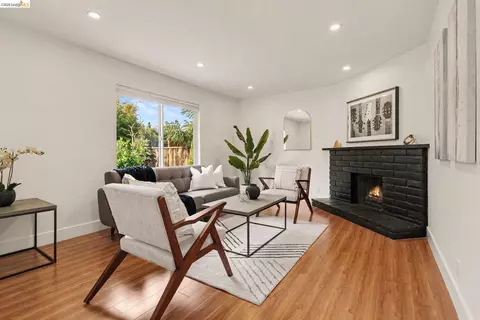 Living - 545 E Arques Ave, Sunnyvale, CA 94085 photo 1 of 2