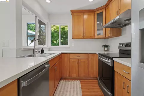Kitchen - 545 E Arques Ave, Sunnyvale, CA 94085 photo 2 of 3