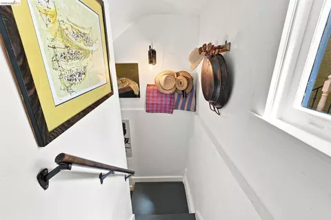 Entry Way - 893 Santa Barbara Rd, Berkeley, CA 94707 photo 5 of 7