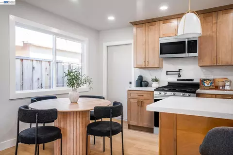 Kitchen - 42663 Hamilton Way, Fremont, CA 94538 photo 7 of 12