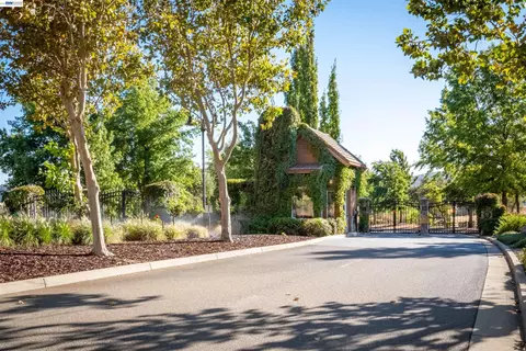 345 Hawkridge Rd, Copperopolis, CA 95228 photo 2