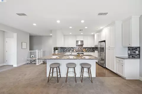 681 Sandalwood Dr #4, Livermore, CA 94551