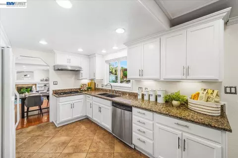 Kitchen - 11738 Silvergate Dr, Dublin, CA 94568 photo 3 of 6