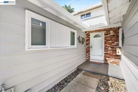 Entry Way - 11738 Silvergate Dr, Dublin, CA 94568 photo 1 of 3