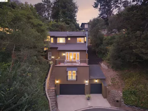 695 Florence, Oakland, CA 94618