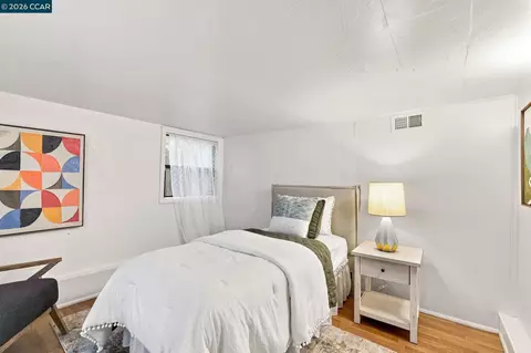 Bedroom - 161 Viewmont Ave, Vallejo, CA 94590 photo 5 of 6