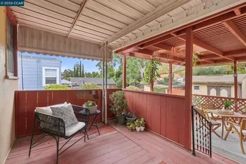 Exterior - 161 Viewmont Ave, Vallejo, CA 94590 photo 2 of 9