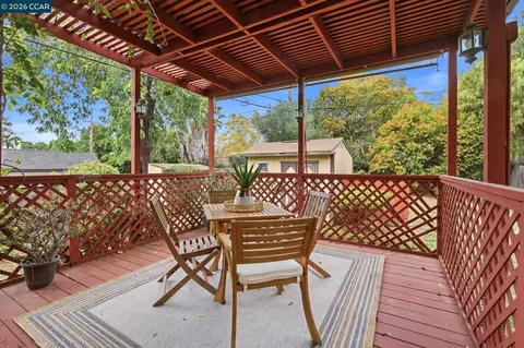 Exterior - 161 Viewmont Ave, Vallejo, CA 94590 photo 4 of 9