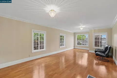 Living - 2616 73rd Ave, Oakland, CA 94605 photo 2 of 3