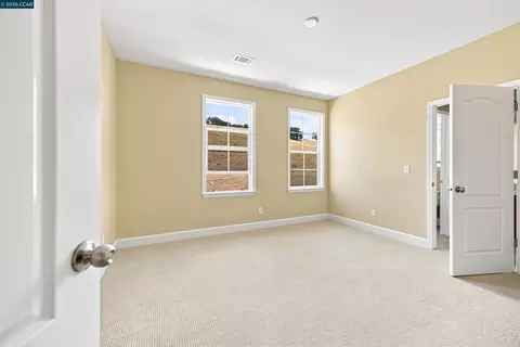 Bedroom - 5193 Crystyl Ranch Dr, Concord, CA 94521 photo 4 of 6