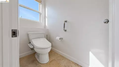 Bath - 7634 Buckeye Ct, Dublin, CA 94568 photo 2 of 4