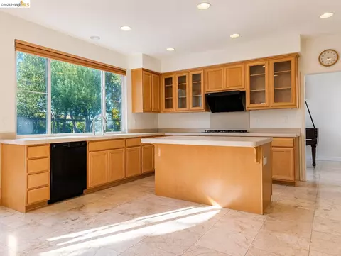 Kitchen - 7634 Buckeye Ct, Dublin, CA 94568 photo 2 of 2