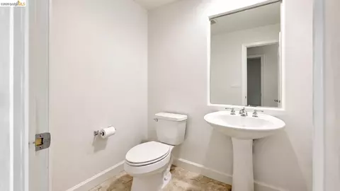 Bath - 7634 Buckeye Ct, Dublin, CA 94568 photo 4 of 4