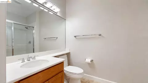 Bath - 7634 Buckeye Ct, Dublin, CA 94568 photo 3 of 4