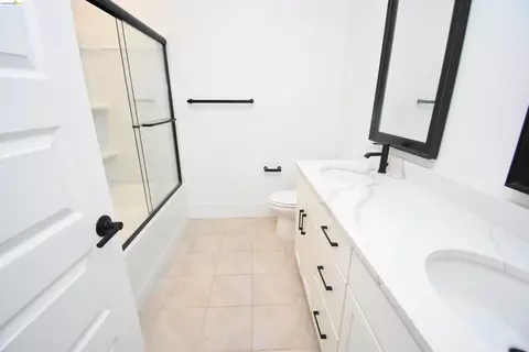 Bath - 2751 Macabee Dr, Lathrop, CA 95330 photo 4 of 4