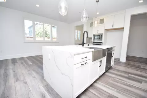 Kitchen - 2751 Macabee Dr, Lathrop, CA 95330 photo 2 of 4