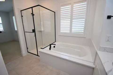 Bath - 2751 Macabee Dr, Lathrop, CA 95330 photo 3 of 4