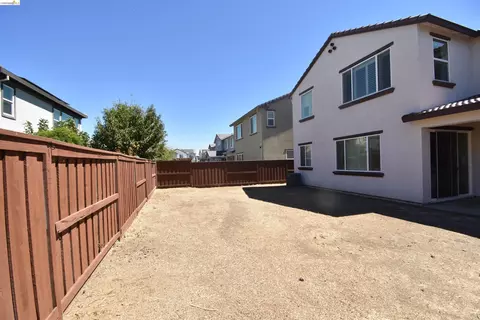 Exterior - 2751 Macabee Dr, Lathrop, CA 95330 photo 3 of 4