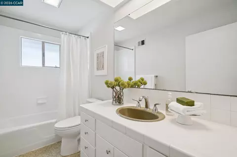 Bath - 1196 Monticello Rd, Lafayette, CA 94549 photo 4 of 4