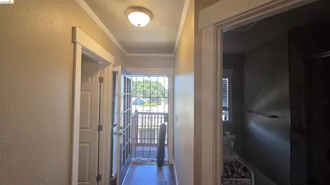 Entry Way - 817 Alameda St, Vallejo, CA 94590 photo 4 of 4
