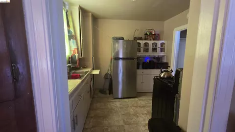 Entry Way - 817 Alameda St, Vallejo, CA 94590 photo 1 of 4
