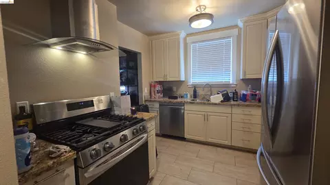 Kitchen - 817 Alameda St, Vallejo, CA 94590 photo 1 of 1