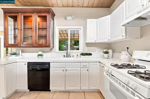 Kitchen - 1741 Whitman Rd, Concord, CA 94518 photo 2 of 3