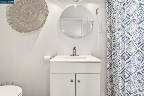 Bath - 1741 Whitman Rd, Concord, CA 94518 photo 3 of 3