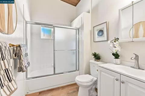 Bath - 1741 Whitman Rd, Concord, CA 94518 photo 2 of 3