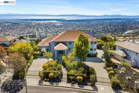 13331 Campus Dr, Oakland, CA 94619