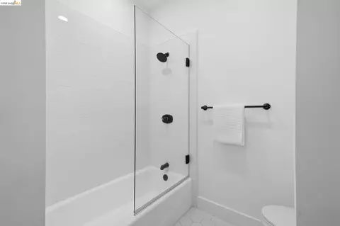 Bath - 857 Mountain View Dr # A, Lafayette, CA 94549 photo 6 of 12