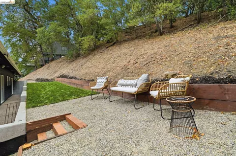 Exterior - 857 Mountain View Dr # A, Lafayette, CA 94549 photo 14 of 17