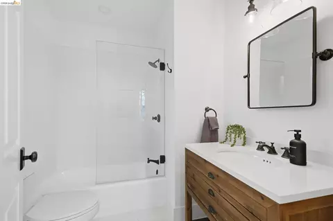 Bath - 857 Mountain View Dr # A, Lafayette, CA 94549 photo 3 of 12