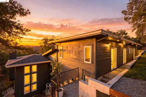 Exterior - 857 Mountain View Dr # A, Lafayette, CA 94549 photo 2 of 17