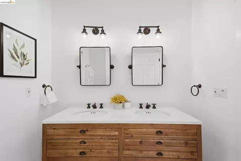 Bath - 857 Mountain View Dr # A, Lafayette, CA 94549 photo 5 of 12