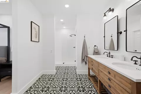 Bath - 857 Mountain View Dr # A, Lafayette, CA 94549 photo 9 of 12